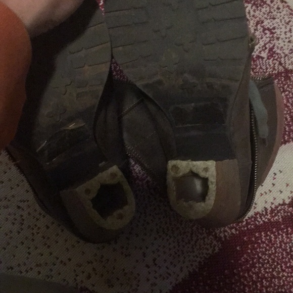 Heels - Picture 3 of 3